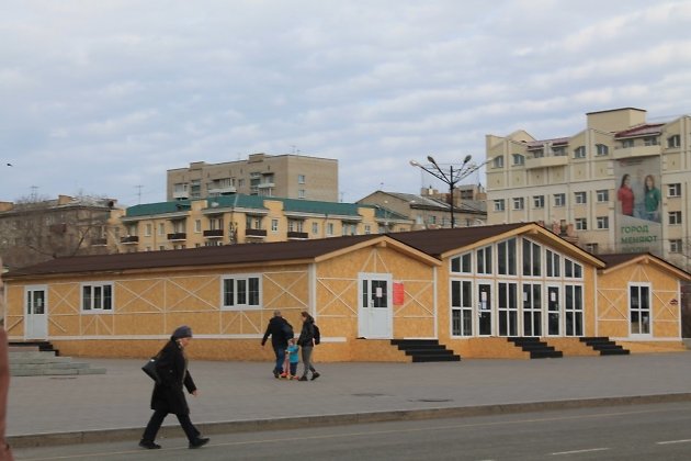 Павильоны на площади Ленина в мае 2021 года. 