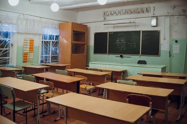 Пустой класс в школе посёлка Дарасун Карымского района Забайкальского края