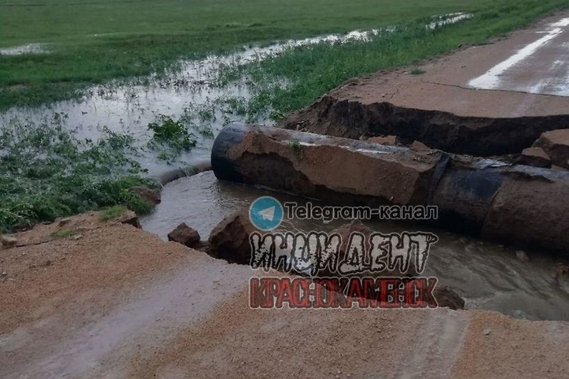 Дорога к селу Кайластуй в Краснокаменском районе провалилась после дождей 