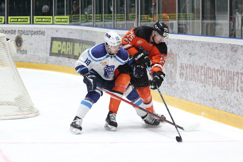 Коронавирус выявили у нескольких хоккеистов ангарского «Ермака», ВХЛ перенесла 2 матча