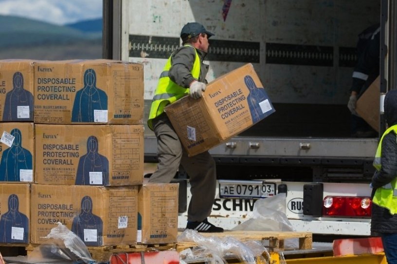 15 грузовиков привезут в Забайкалье медицинскую помощь для борьбы с коронавирусом