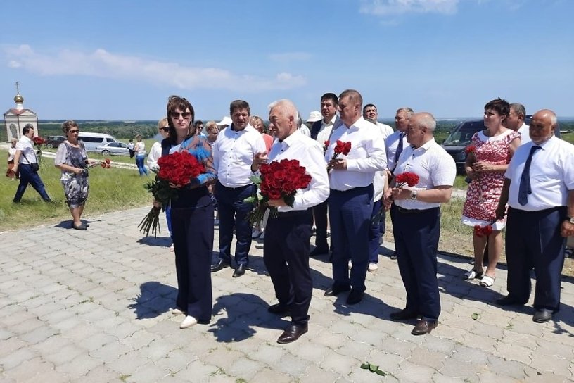 Делегация от Забайкальского края почтила память павших земляков в Волгограде
