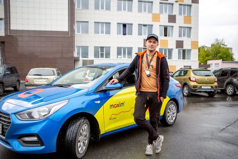 Путешествующий по России блогер-таксист приедет в Читу на брендированном автомобиле