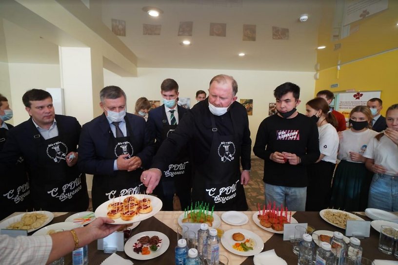 Шеф-повар Константин Ивлев похвалил блюда из школьного меню в Иркутске