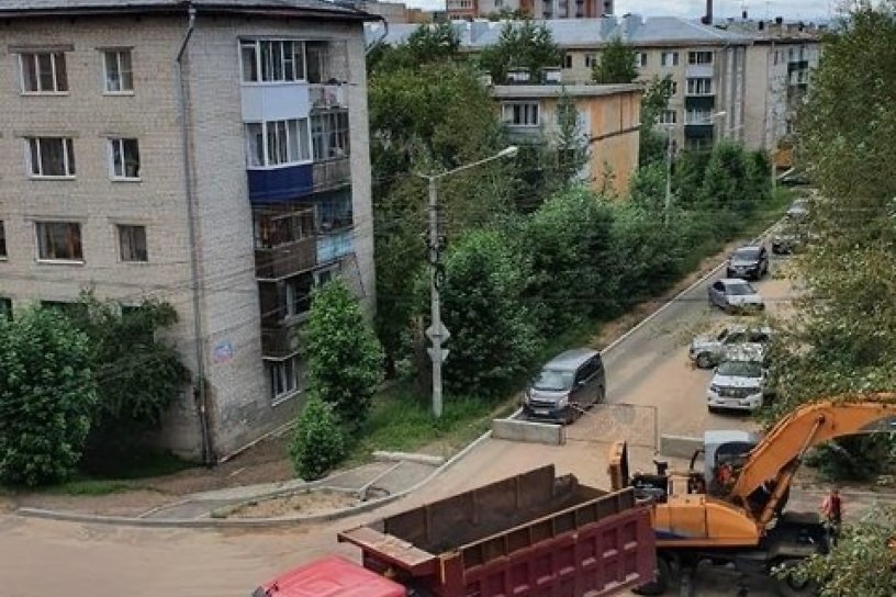 Улицу Нечаева перекрыли на перекрёстке с Журавлёва в Чите — машины стояли в пробке