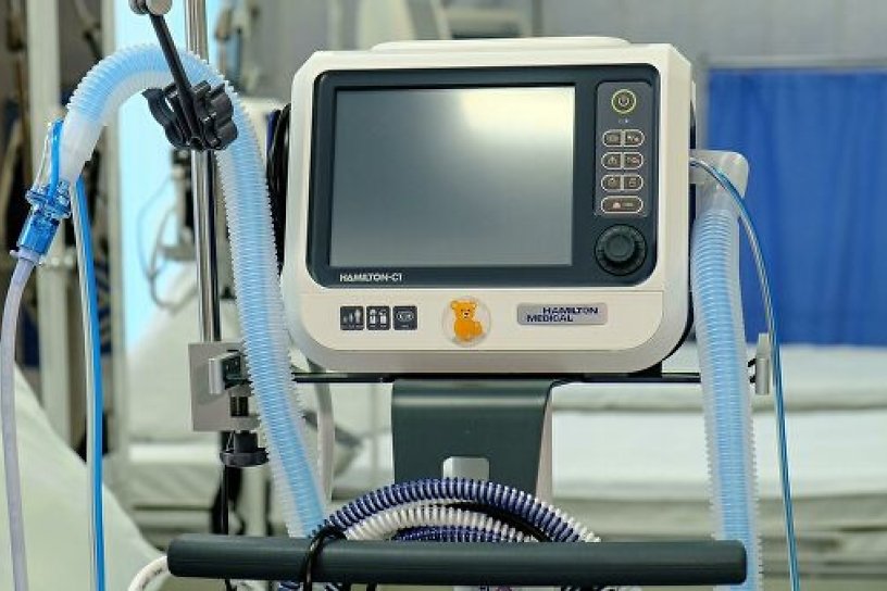 Иркутская инфекционная больница получила в резерв семь аппаратов ИВЛ
