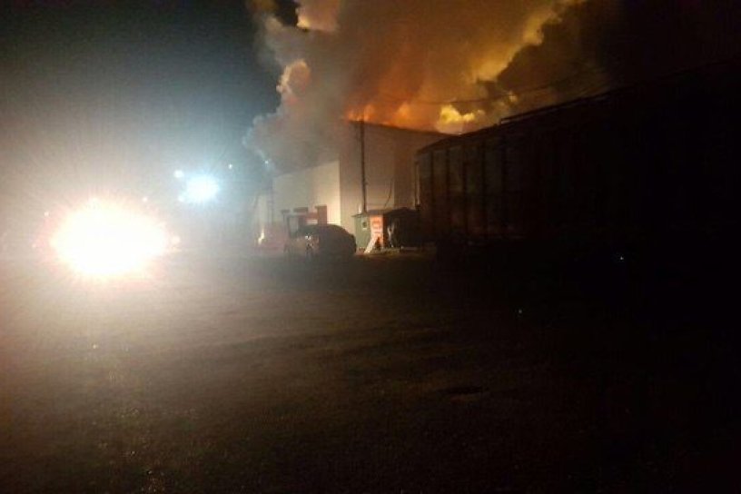  Складское помещение горит на улице Лазо в Чите