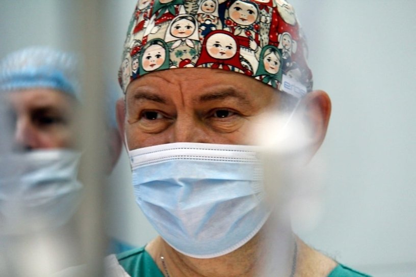 Иркутский хирург Козлов ночью слетал в Улан-Удэ, чтобы спасти младенца с редкой патологией