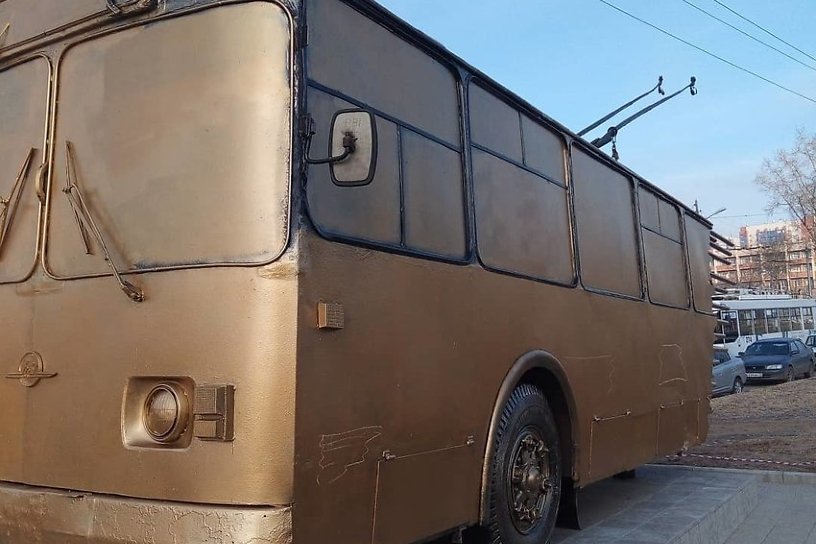 Троллейбусное управление Читы не стало обсуждать планы по покраске золотого троллейбуса