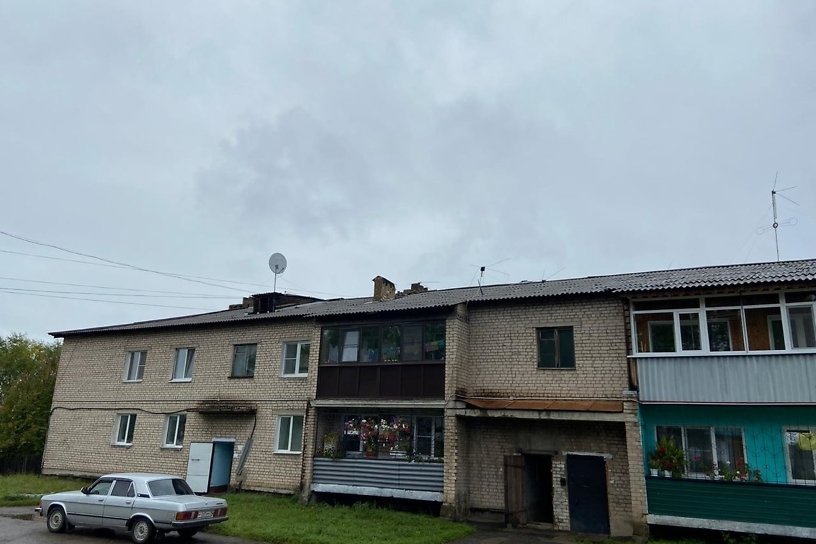 Управляющую компанию наказали в Могоче за плесень в доме с протекающей крышей