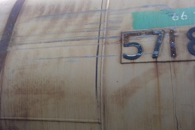 Пьяный мужчина угнал автокран и врезался в грузовой поезд в Усть-Куте