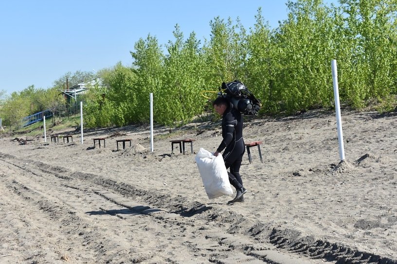 Водолазы очистили дно Байкала от мусора в Байкальске 5 июня
