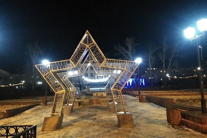 Площадь Декабристов начали украшать к Новому году в Чите