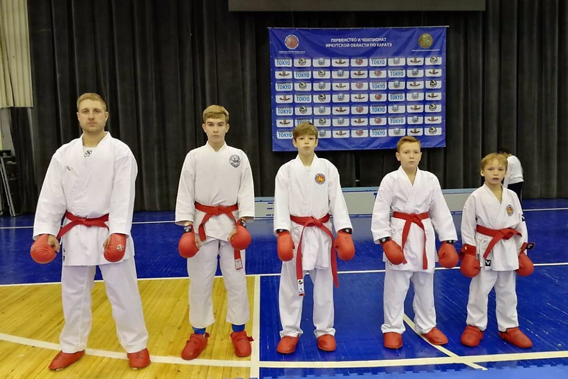 Каратисты из Читы завоевали 15 медалей на первенстве в Иркутске