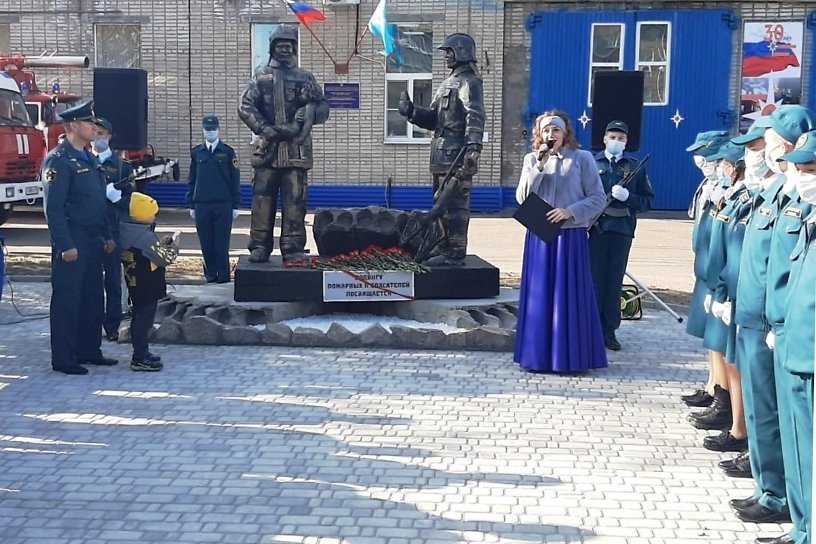 Памятник пожарным-спасателям открыли в Ангарске