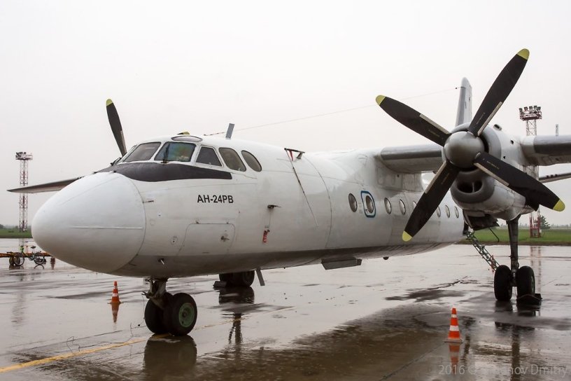 Самолёт Ан-24 авиакомпании «РусЛайн» совершил аварийную посадку в Усть-Куте