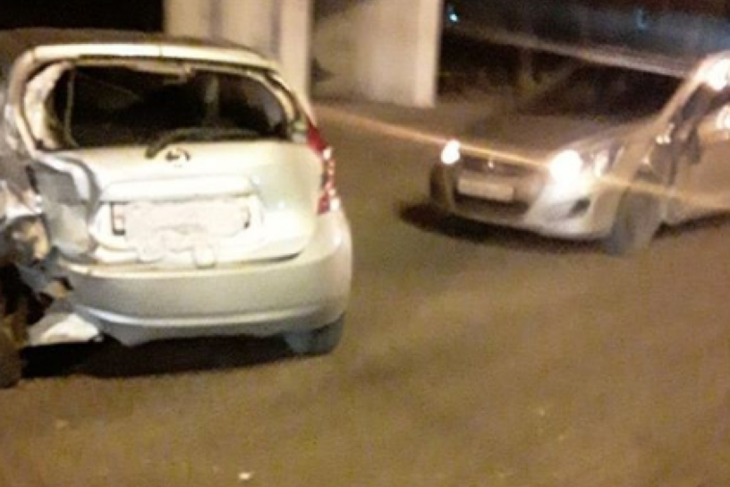 Маршрутка и две легковых машины столкнулись на остановке в Чите