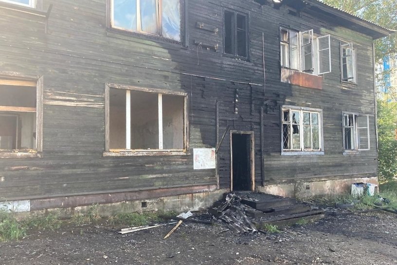 Пожар произошёл в аварийном жилом доме в Иркутске, 14 человек эвакуировались