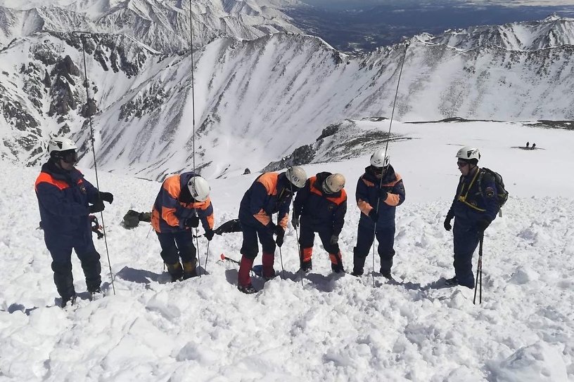 Двоих пострадавших при сходе лавины в Бурятии туристов эвакуировали в Иркутск