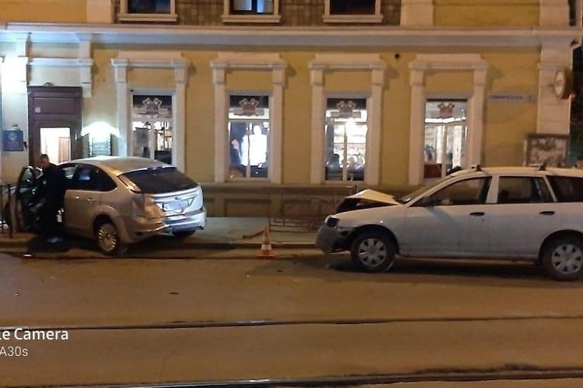 Водитель Nissan и три пешехода пострадали в ДТП в центре Иркутска
