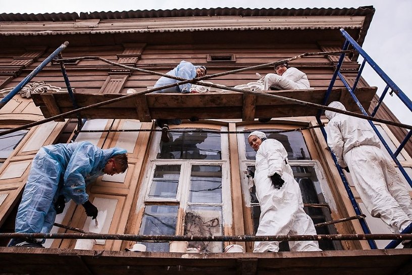 Волонтёры намерены в 2020 году покрасить фасады 20 деревянных домов в Иркутске