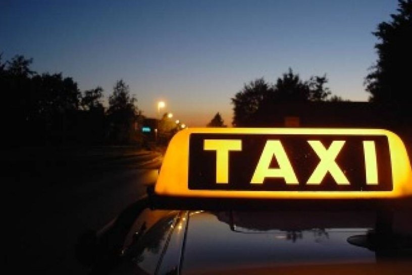 Бесплатное такси для ветеранов с лимитом в 1 тыс. руб. в месяц заработало в Иркутске