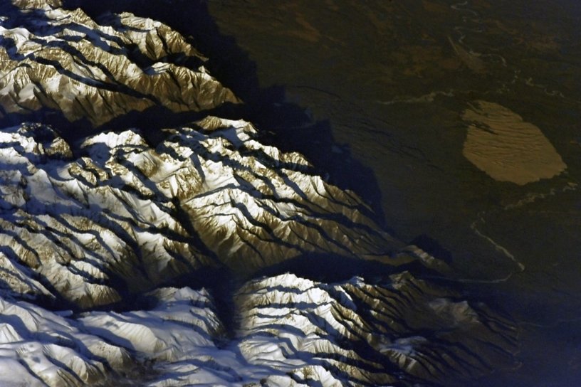 Фото Кодара и Чарских песков с борта МКС опубликовал космонавт