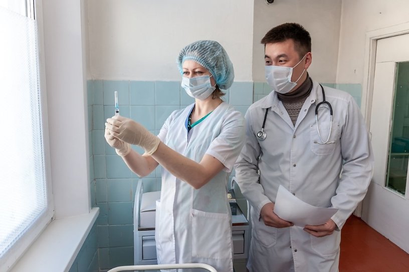 Поликлиника ИНЦ СО РАН в Иркутске начала вакцинацию от коронавируса