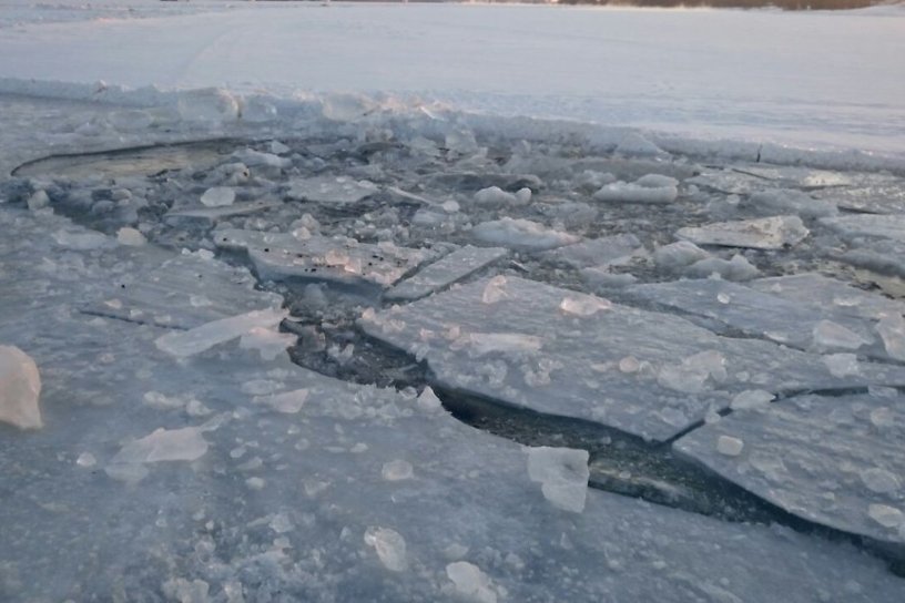 Легковой автомобиль Hyundai провалился под лёд на Братском водохранилище