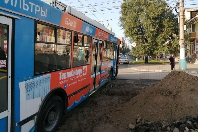 Троллейбус провалился на месте раскопок ТГК-14 в центре Читы