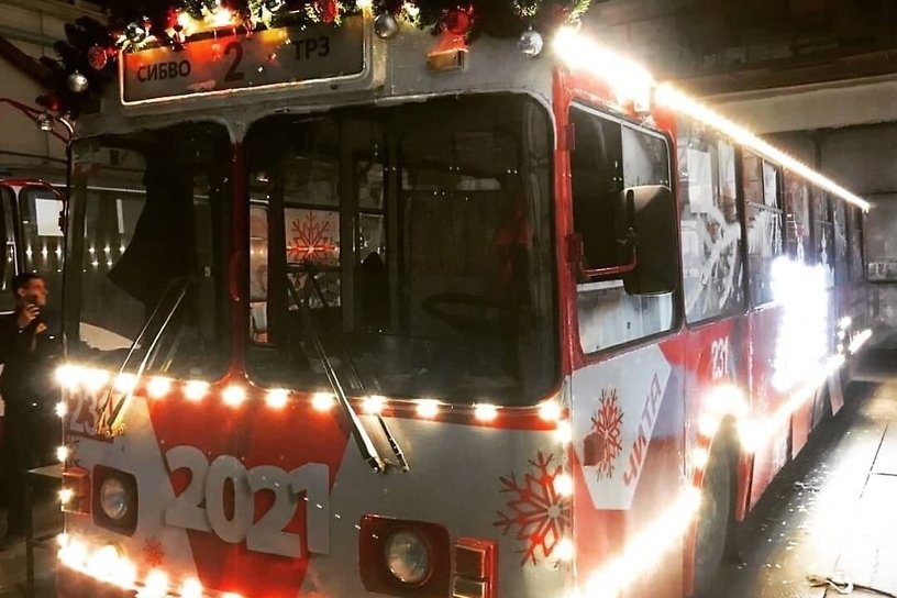 Новогодний троллейбус появился в Чите