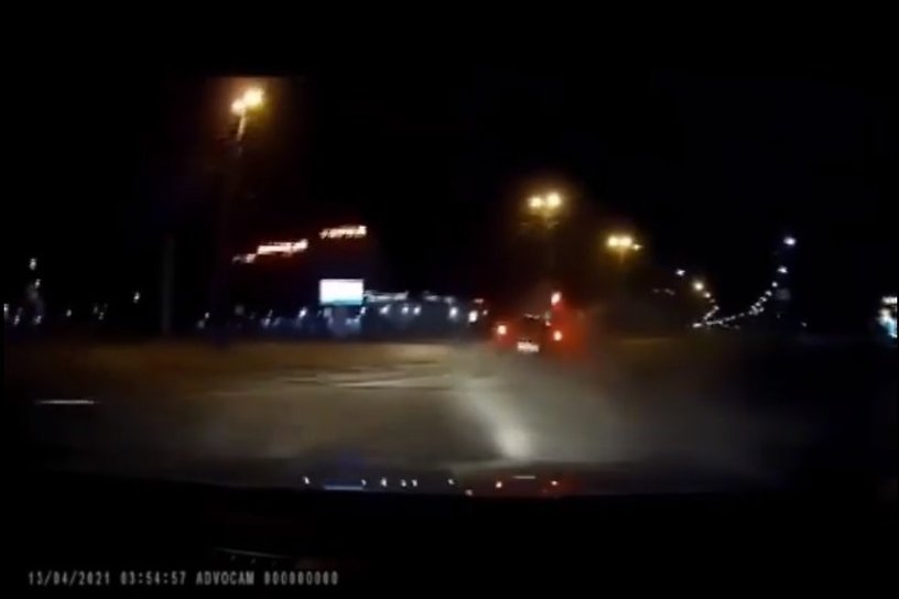 14-летний парень устроил погоню с полицейскими и протаранил светофор в Ангарске