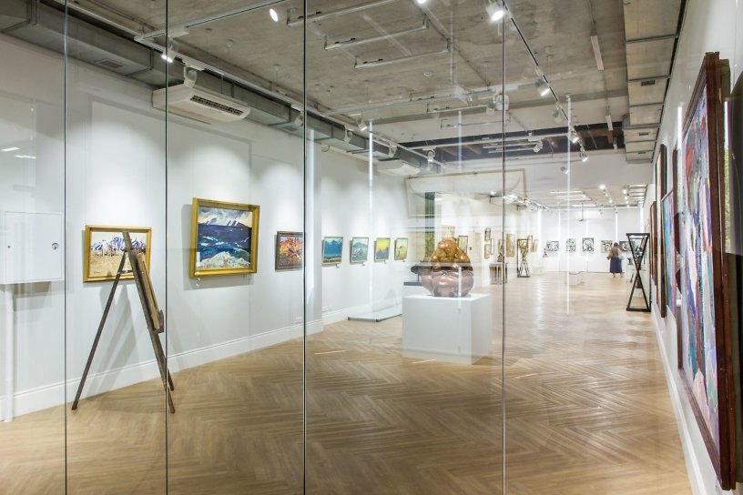 Галерея Бронштейна в Иркутске отменила бесплатные экскурсии из-за COVID-19