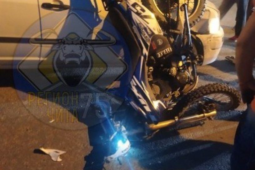 Мотоциклист получил травмы в столкновении с Toyota на улице Энтузиастов в Чите