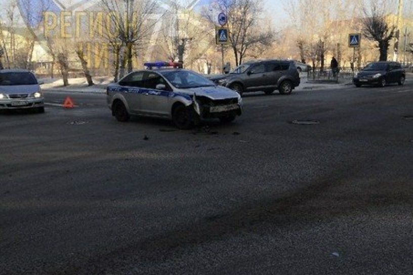 Машина ДПС столкнулась с иномаркой в Чите