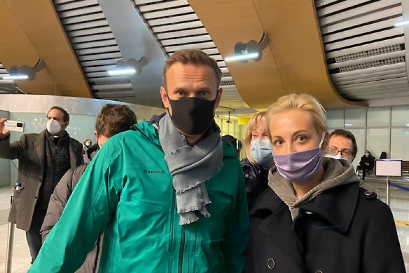 Прилетевшего из Берлина Алексея Навального задержали в аэропорту Шереметьево
