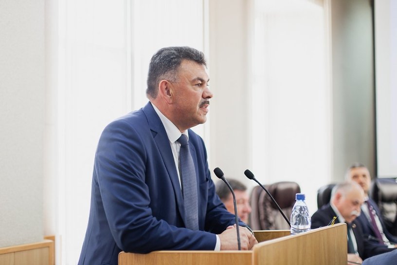 Ярилов вручил значки и удостоверения депутатам Читы