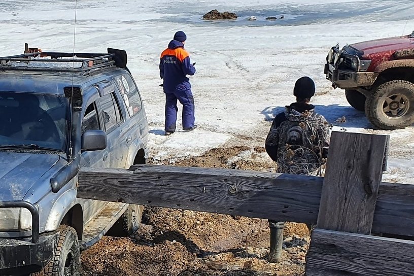 Четыре машины провалились под лёд на Иркутском и Братском водохранилищах за выходные
