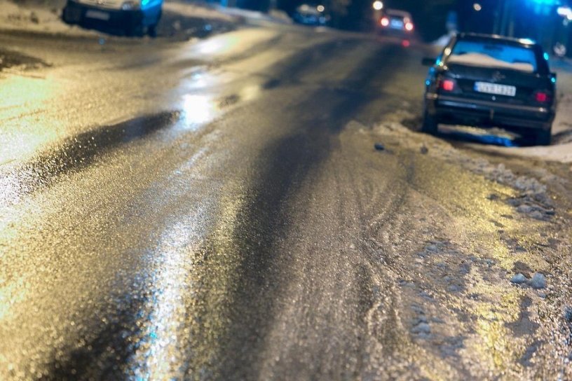Участки трассы Чита – Хабаровск в Забайкалье покрылись льдом после снегопада