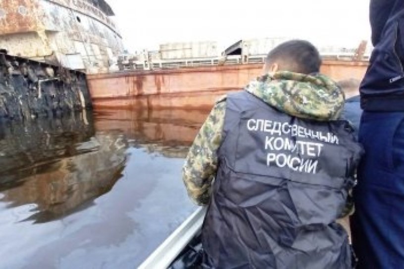 Разлив нефтепродуктов произошёл на реке Лена в районе Якутского речпорта