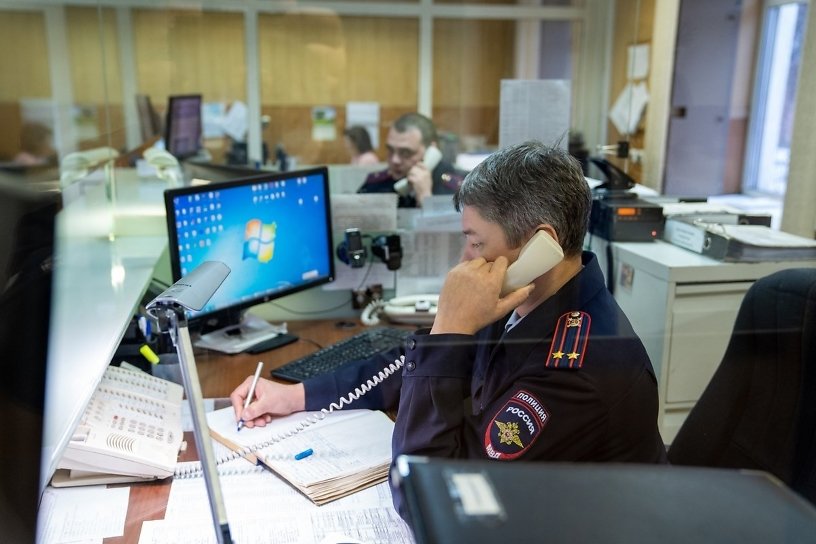 Двоих жителей Бурятии задержали за серию краж сотовых телефонов в Иркутске