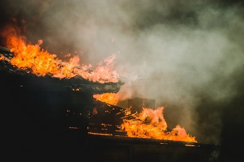 Женщина погибла и ребёнок надышался угарным газом в пожаре в Шерловой горе