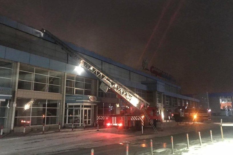 Пожар произошёл в торговом центре «Стройматериалы» в Иркутске