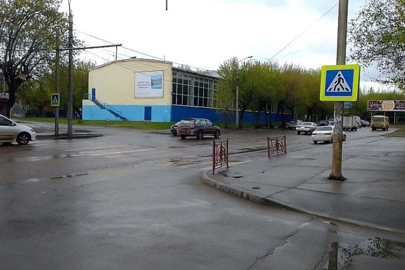 «Зебру» на ул. Боткина в Иркутске вернули спустя 2 года после открытия надземного перехода