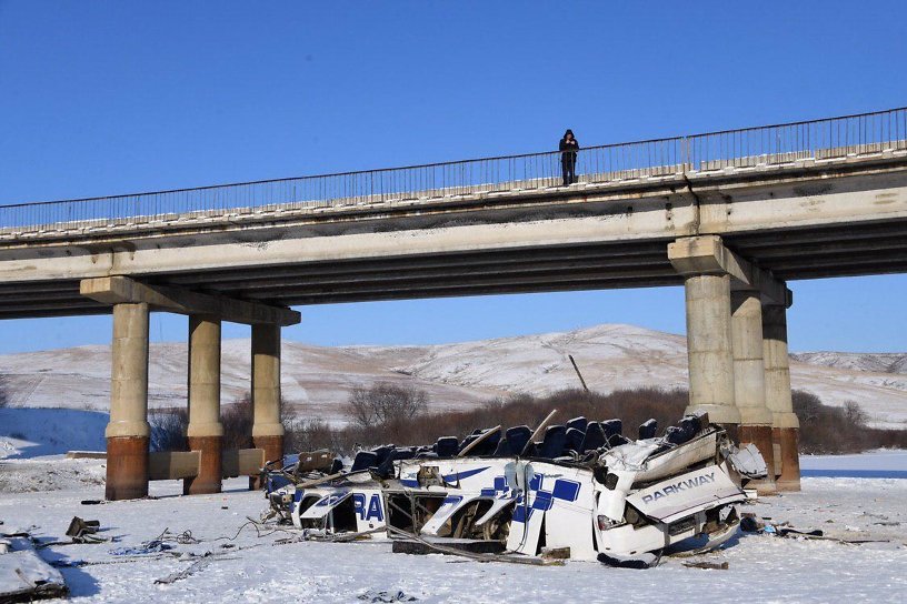 Мост в Забайкалье, с которого упал автобус, отремонтируют спустя 10 мес. после аварии