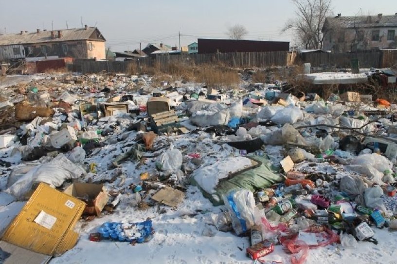Регоператор в Саянске не может вывозить мусор из-за сильных морозов