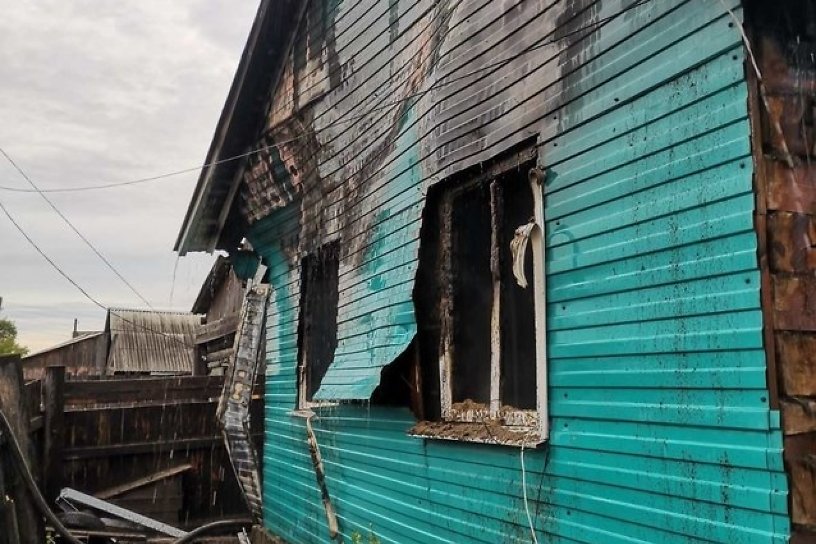 Погибший на пожаре в Тайшете мужчина пытался спасти своих детей из огня – СМИ