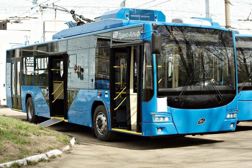 Водитель троллейбуса получил штраф за выезд на встречку на Богомягкова в Чите
