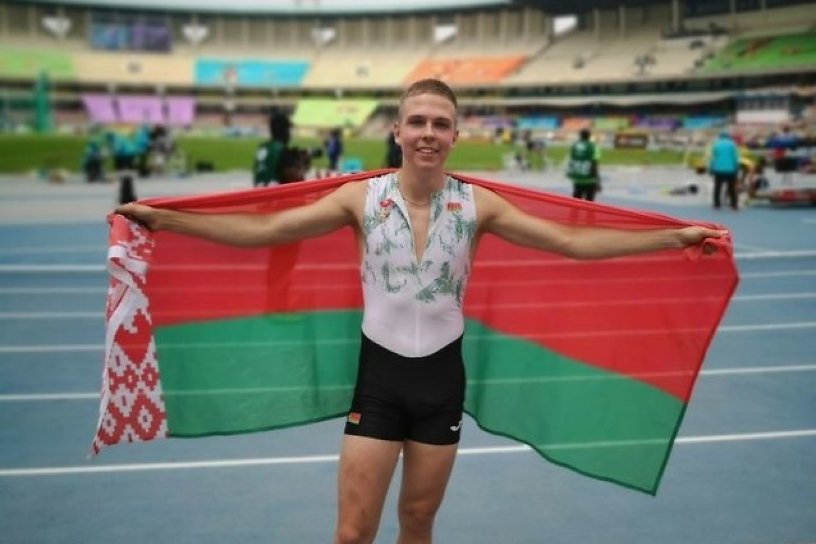 Легкоатлет из Иркутска Волков стал чемпионом мира среди юниоров по прыжкам с шестом