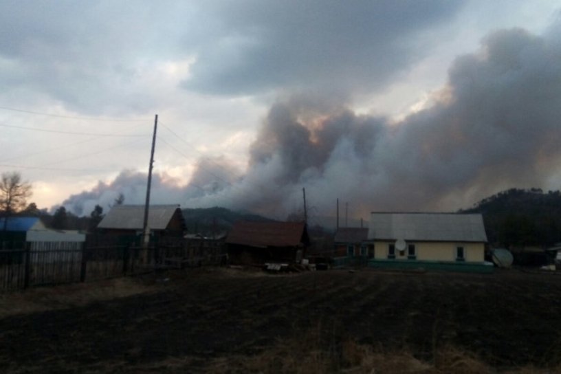 Эвакуация жителей началась в селе Танха из-за лесного пожара